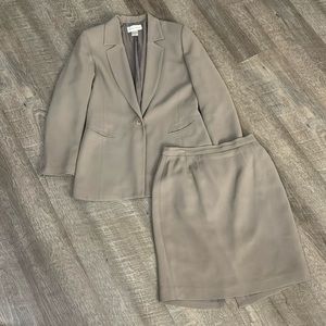 Vintage grey casual corner blazer skirt set size 8 blazer and size 10 skirt
